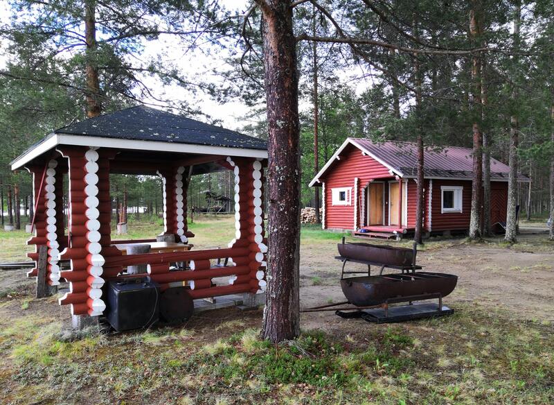 hirsimoekki-kitisen-rannalla-53696-4