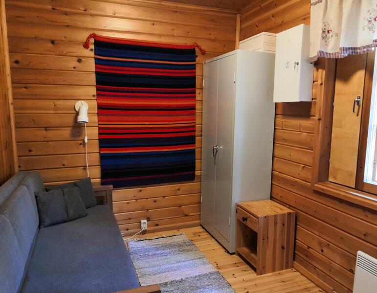 hirsimoekki-kitisen-rannalla-53696-11