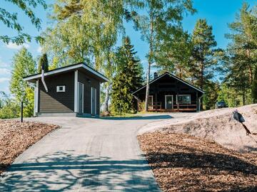 upea-moekki-meren-rannalla-53839-12