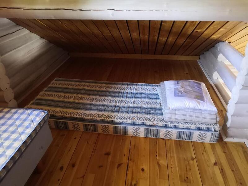 upea-moekki-meren-rannalla-53839-22