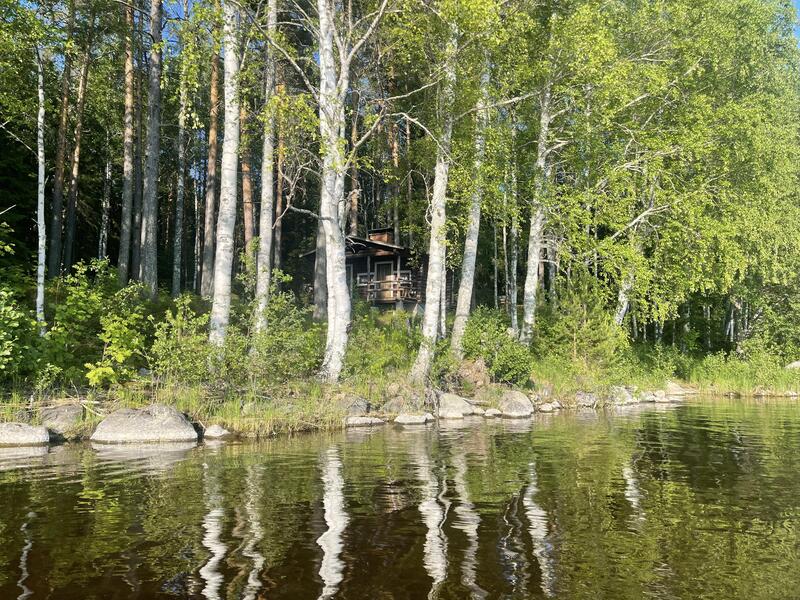 moekki-rauhassa-jaervenrannalla-53853-2