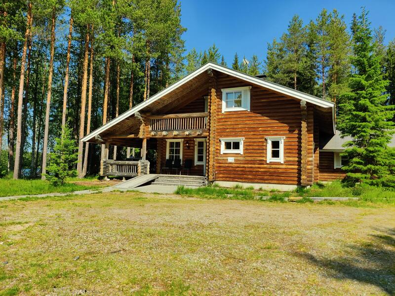 hirsinen-aapishovi-lomapaikka-53928-1