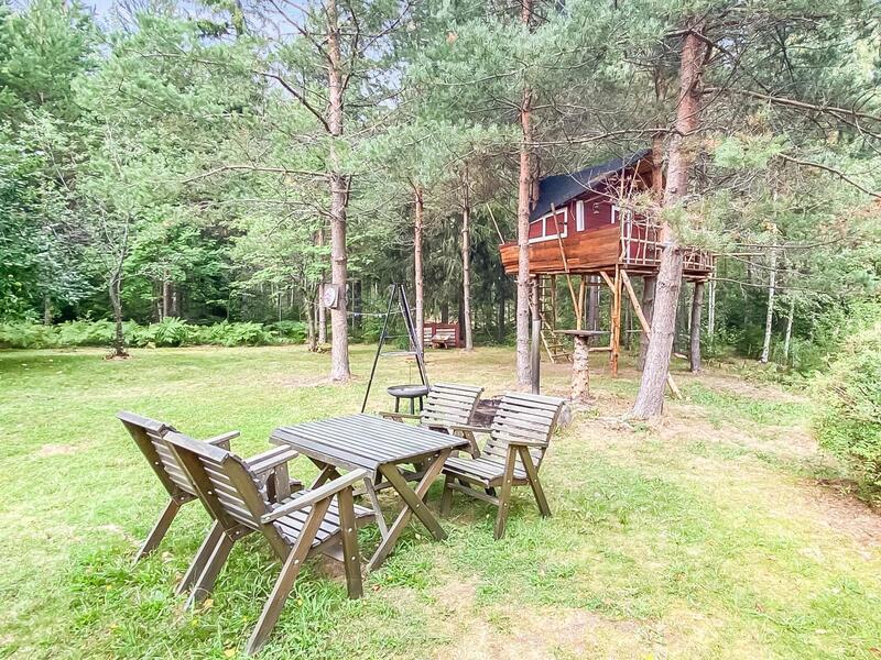 hirsimoekki-luonnon-rauhassa-54360-2