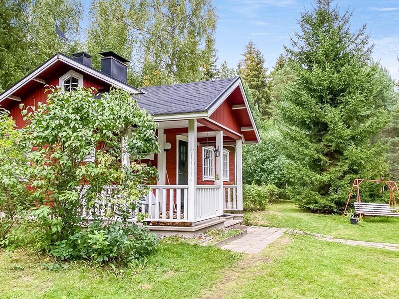 hirsimoekki-luonnon-rauhassa-54360-1
