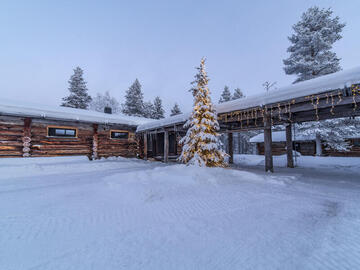 Kuukkeli Log Houses Porakka