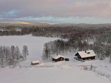 tunnelmallinen-hirsimoekki-ja-rantasauna-57773-17